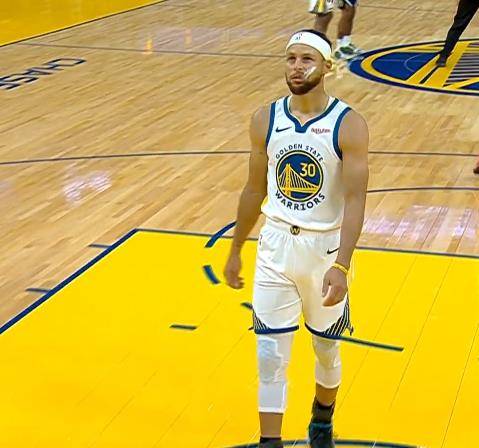 关于克里夫兰骑士训练开放日，窗口期队长鼓劲引欢呼，全明星赛在即，更衣室氛围转暖的信息