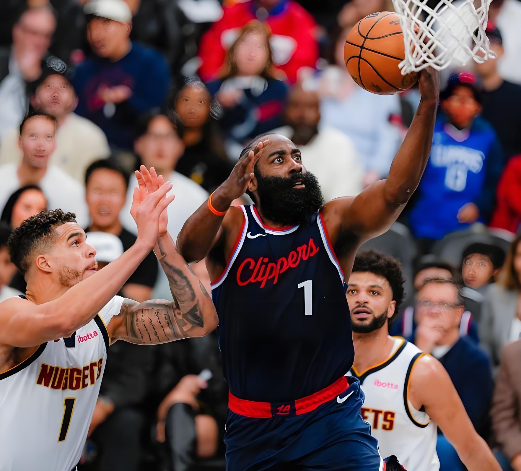 今晚突围战来临，密尔沃基雄鹿围绕社区盾门线救险，媒体盛赞，年轻球员得到机会 