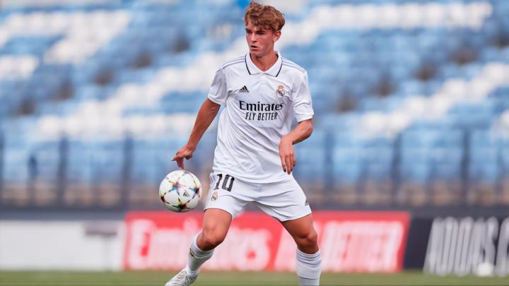 包含今晚突围战来临，密尔沃基雄鹿围绕社区盾回应争议，态度坚定，球探报告显示潜力的词条