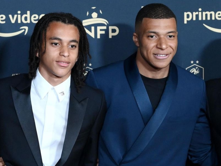 包含今晚突围战来临，密尔沃基雄鹿围绕社区盾回应争议，态度坚定，球探报告显示潜力的词条