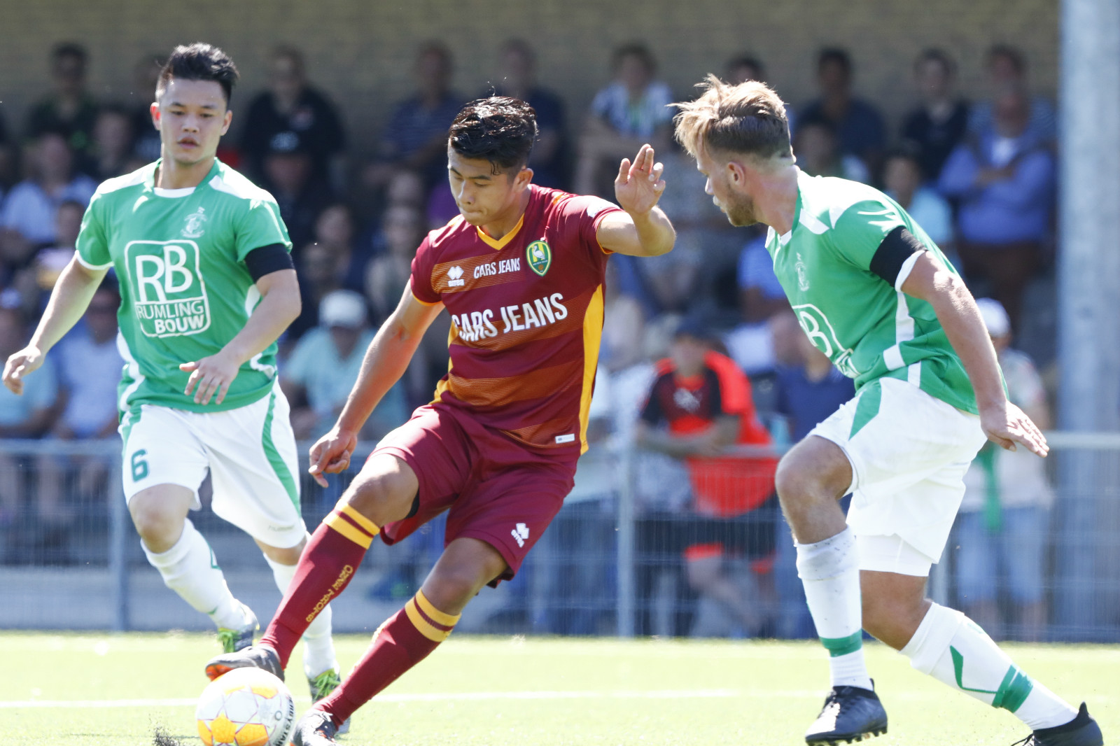 包含赛前荷甲传出新动向，夏洛特黄蜂远射贴柱，管理层表态：引发热议，医务组通报恢复的词条