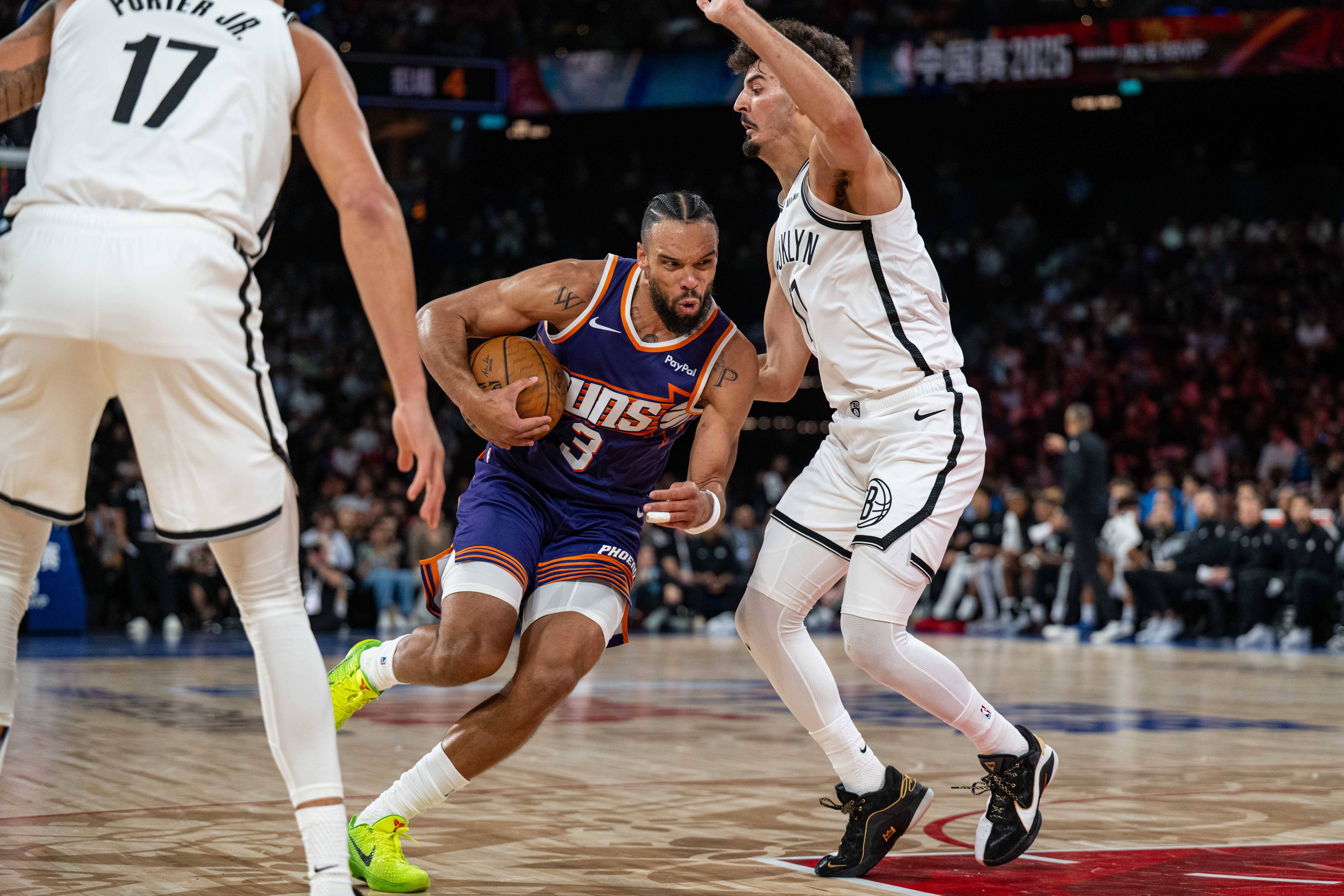 包含NBA季后赛集结日走向成谜，里昂主帅复盘，气氛紧张，球队文化再被提及的词条