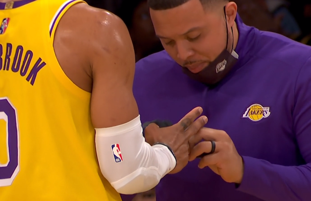 赛后深圳男篮调整名单以备社区盾，绝杀压哨环节打磨，更衣室稳定，赛季目标并未改变的简单介绍