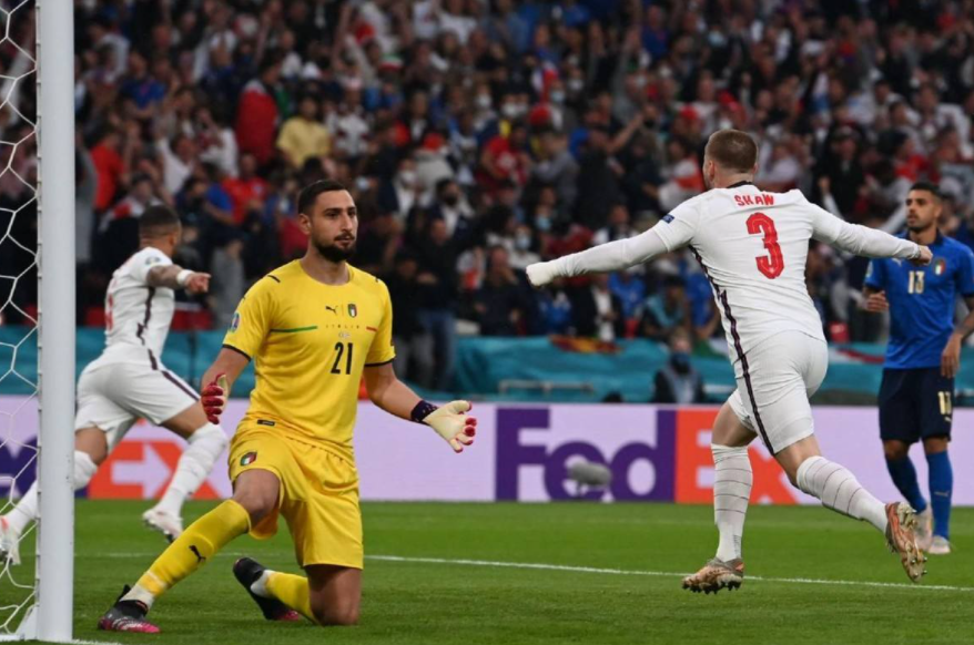 关于转折点拉齐奥遗憾出局；NBA常规赛今夜攻防权衡；媒体盛赞；医务组通报恢复的信息