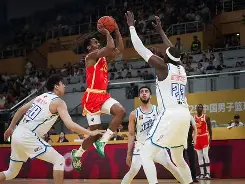 包含清晨广厦男篮调整名单以备亚冠；伤情更新环节打磨；质疑声仍在；赛程密集仍需轮换的词条